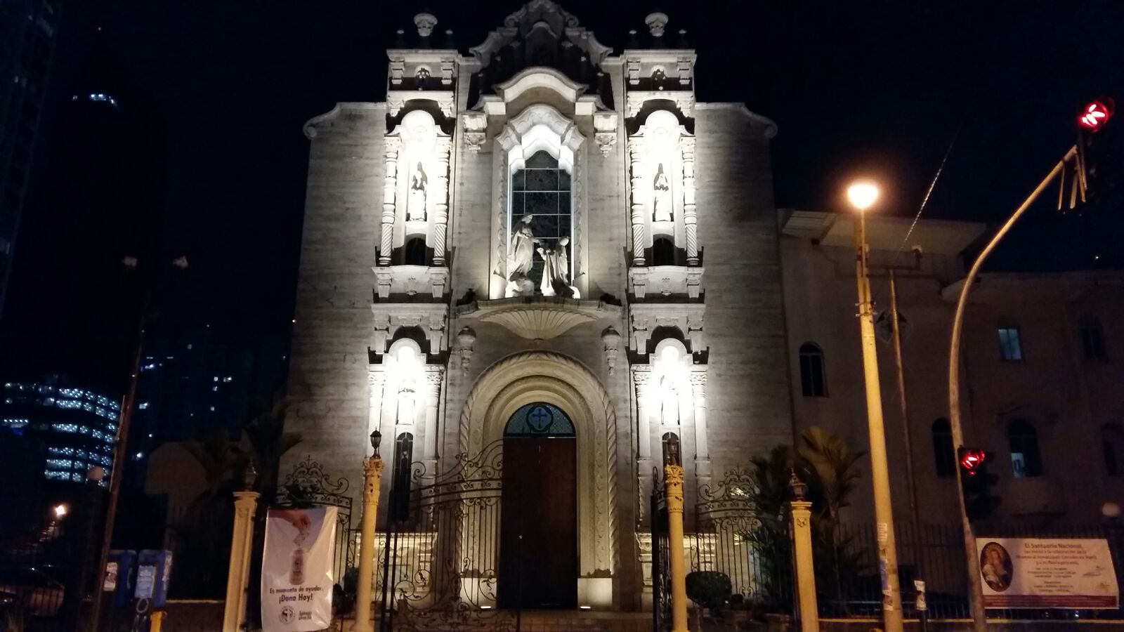 https://www.audiofotopro.com/wp-content/uploads/2019/05/Iluminación-del-Santuario-Nacional-2-2.jpg